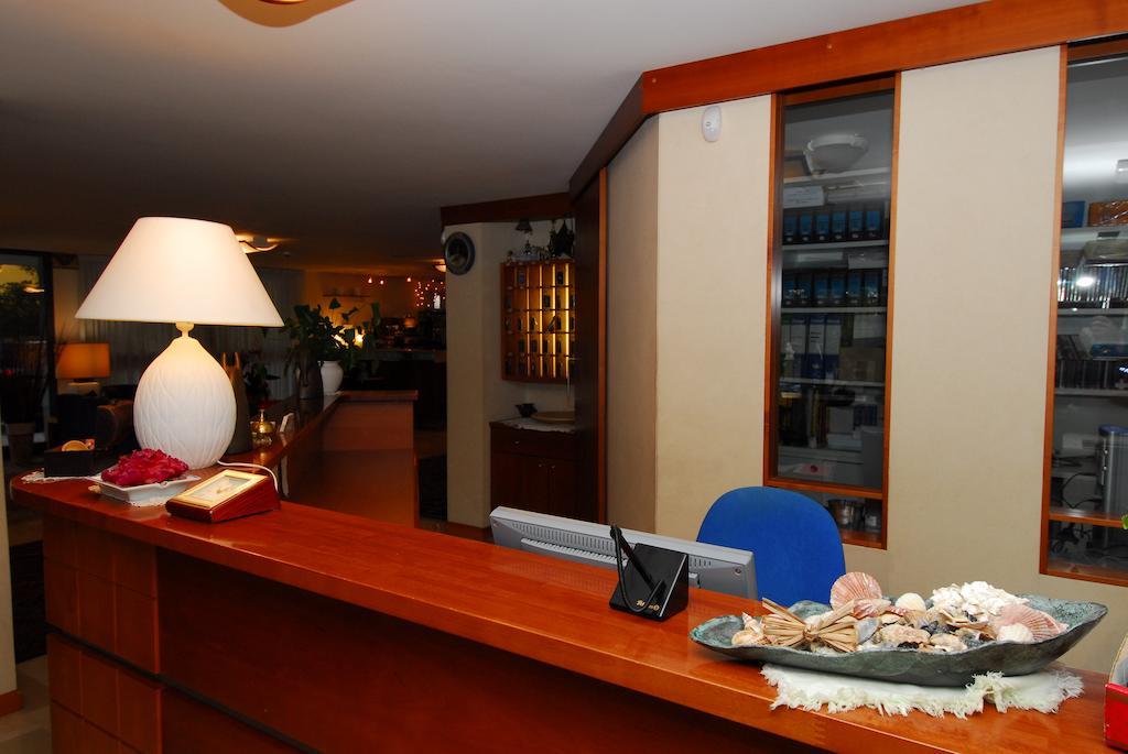 Hotel Ambasciata Cesenatico Buitenkant foto