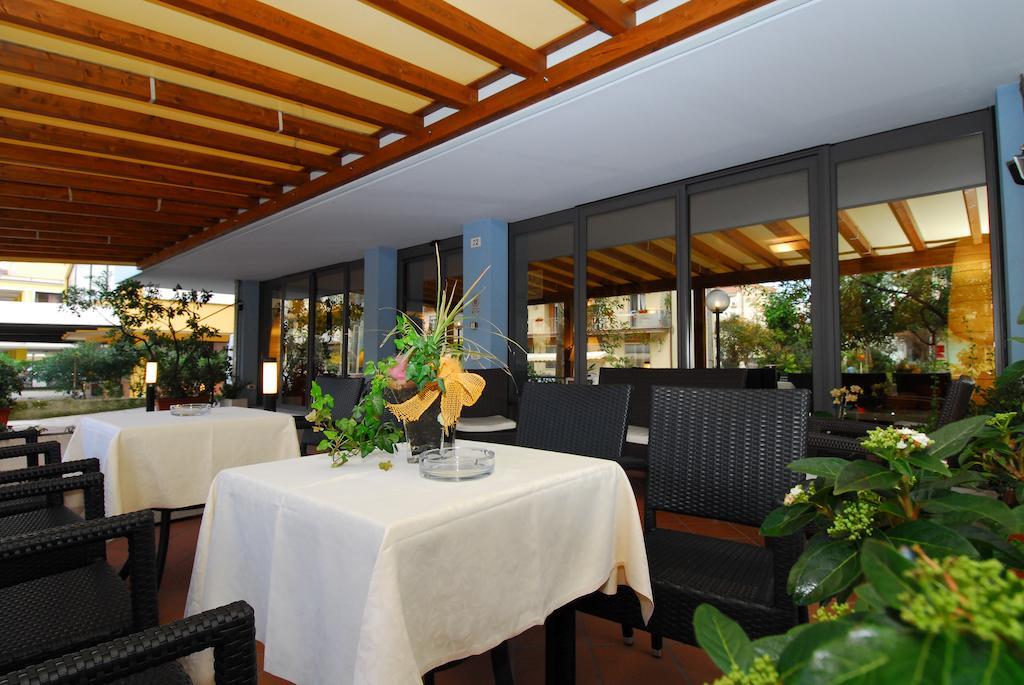 Hotel Ambasciata Cesenatico Buitenkant foto